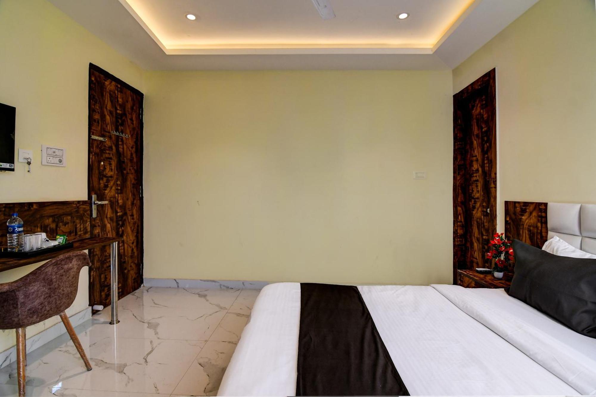 Collection O The Hastings Club 4*